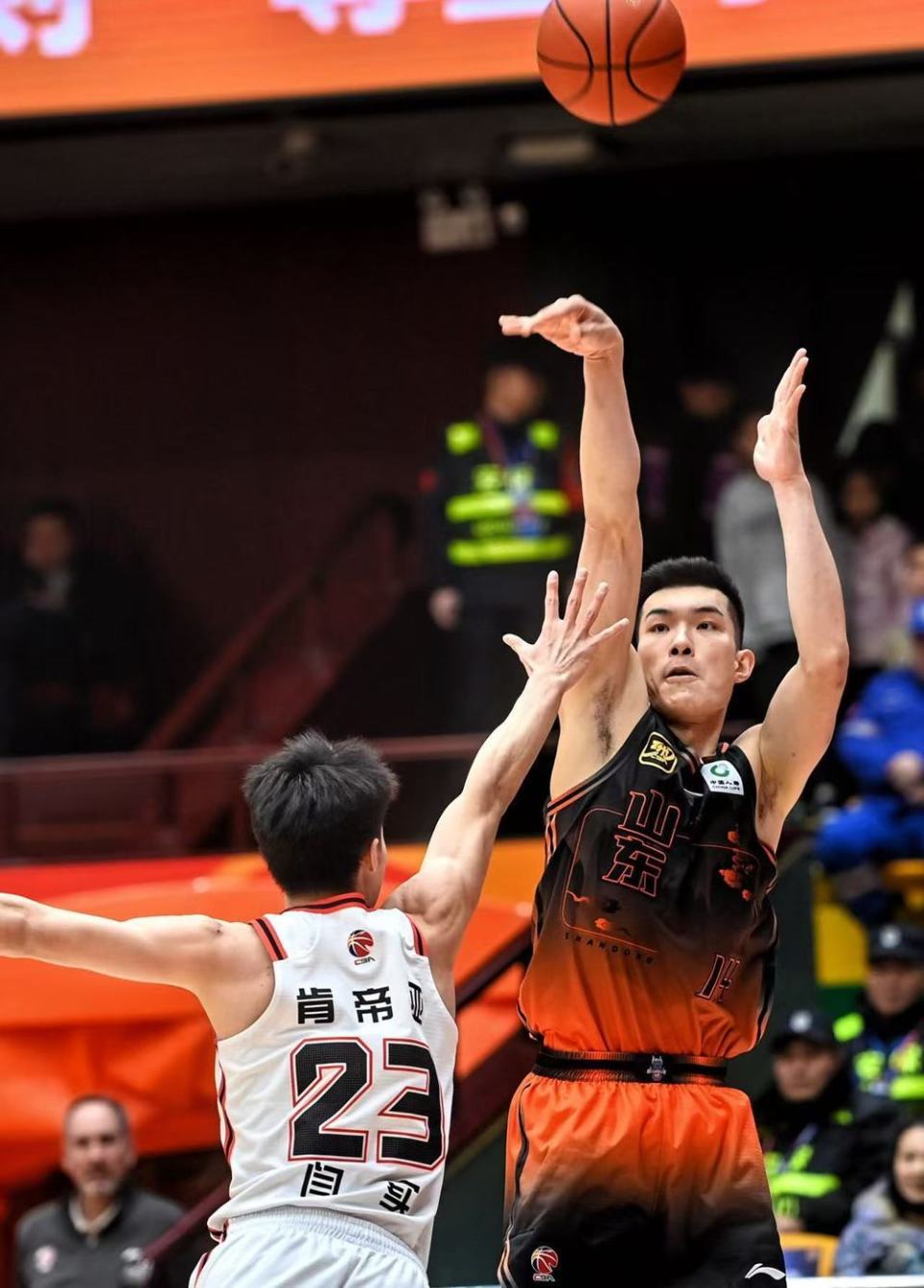 爱游戏官网入口-江苏队全力以赴,夺得常规赛第一名(盛李豪奥运夺金后引发散装江苏大乱斗)