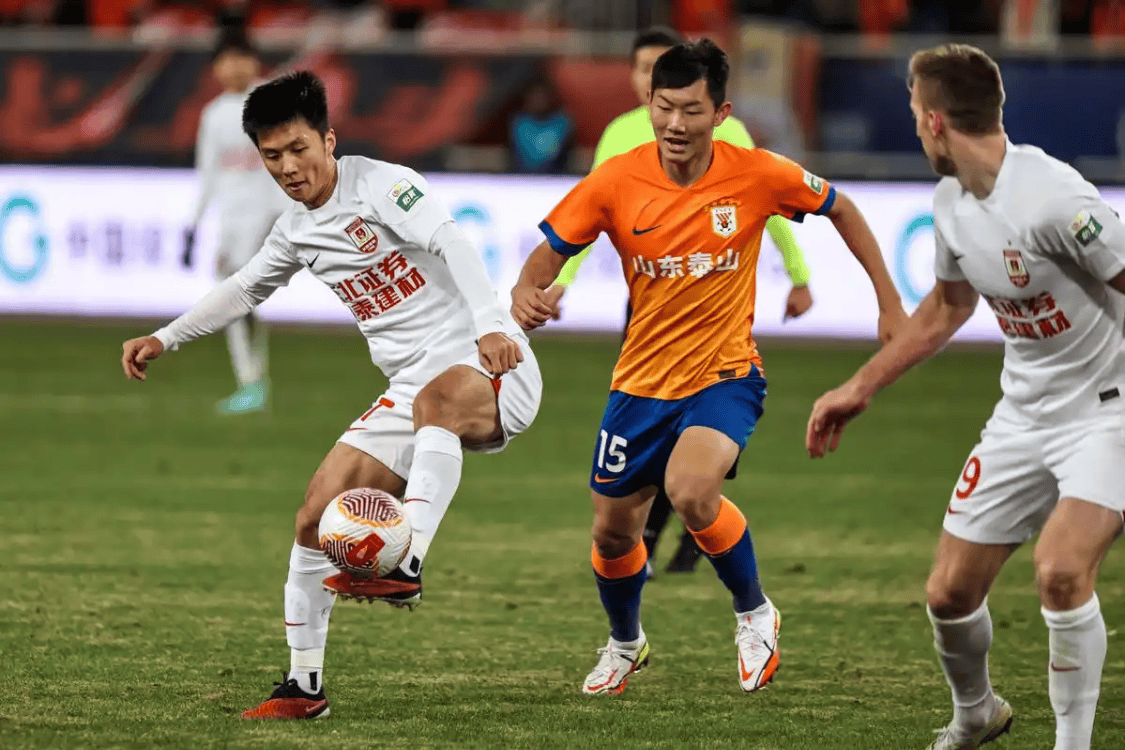 爱游戏地址-山东泰山在中超中打出碾压,被誉为观众齐声高喊