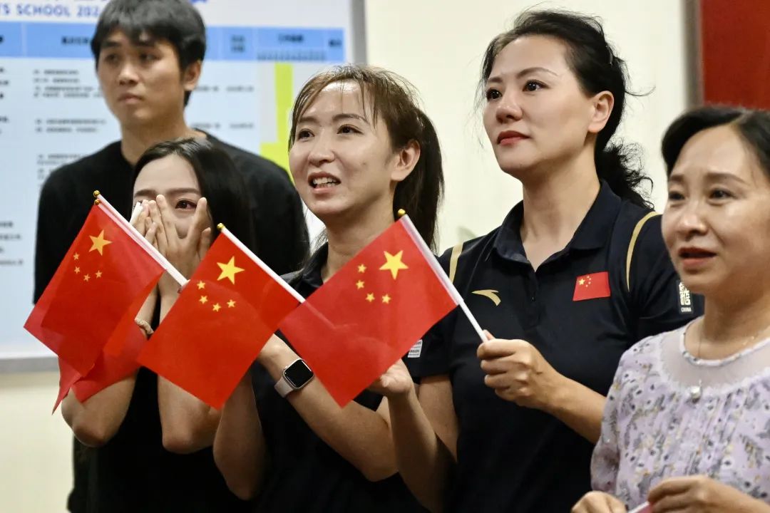 体操比赛最后一刻,观众欢呼雀跃的简单介绍 体操比赛最后一刻,观众欢呼雀跃的简单介绍