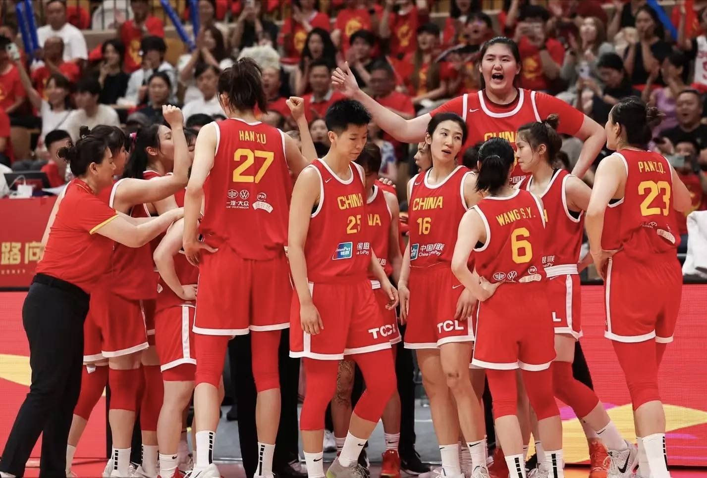 安徽女篮实力较劲,士气高昂 安徽女篮实力较劲,士气高昂