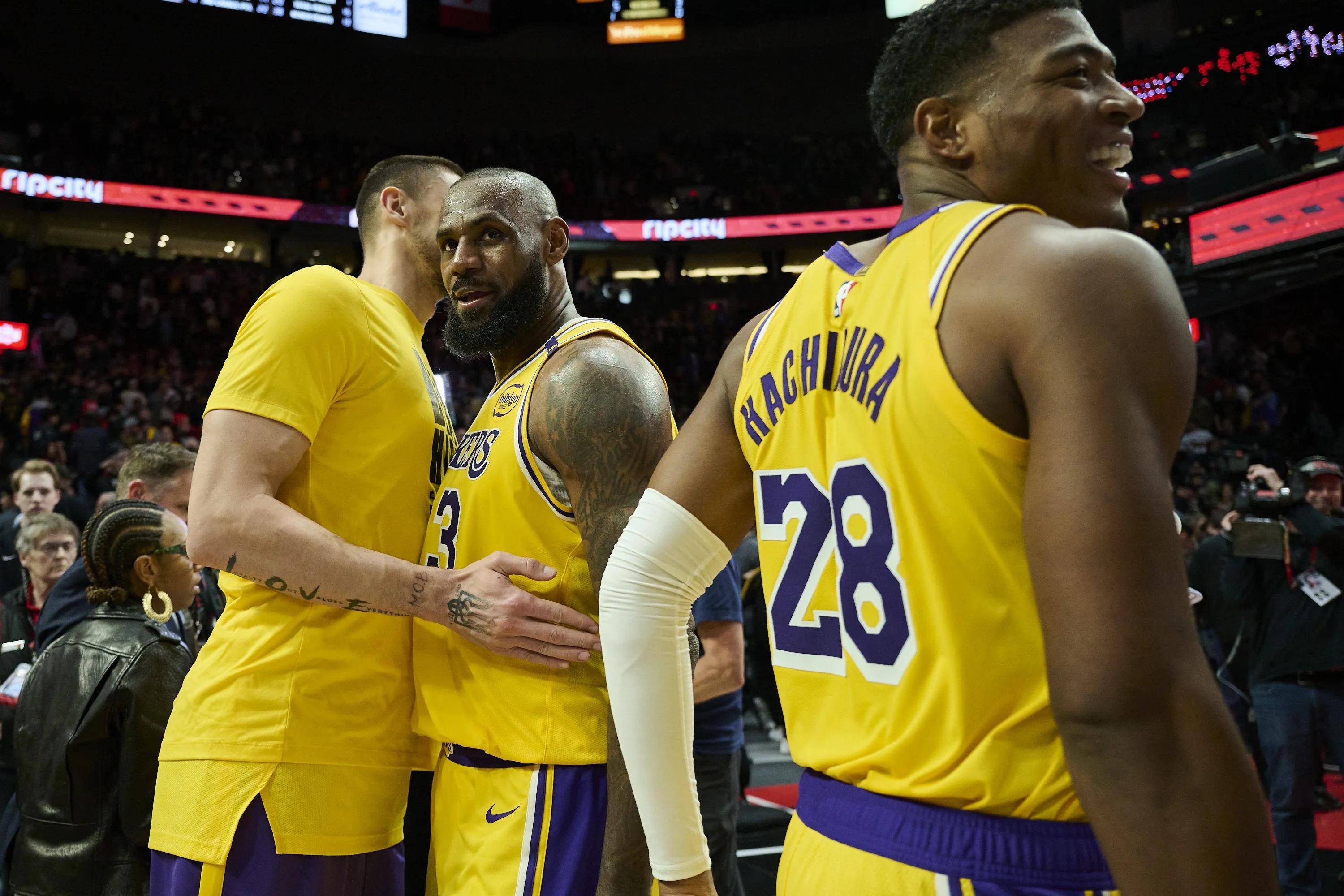 爱游戏网站-湖人轻取掘金晋级西部半决赛,浓眉砍下高分的简单介绍