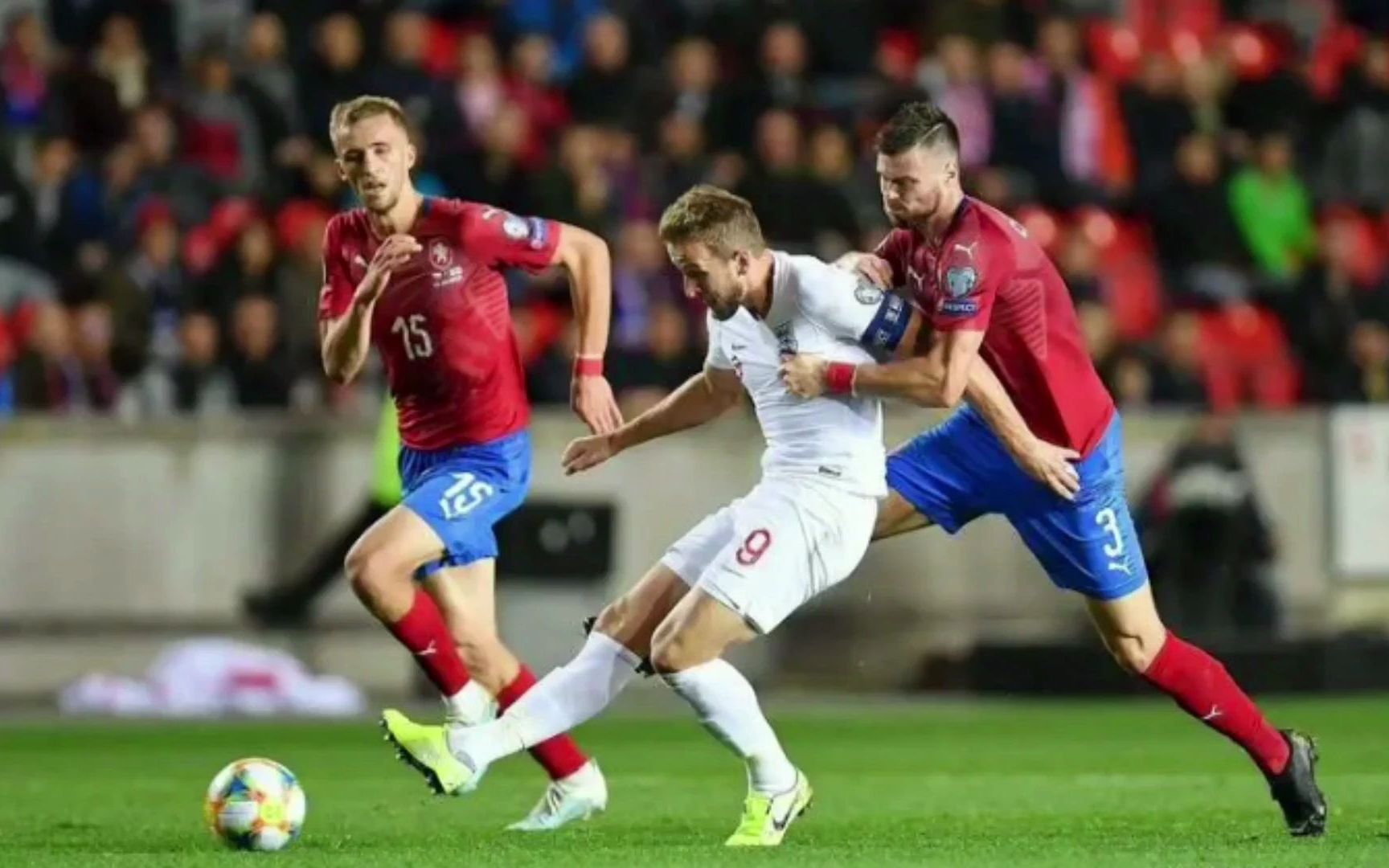 关于斯洛伐克队主场胜白俄罗斯,小组出线形势一片光明的信息 关于斯洛伐克队主场胜白俄罗斯,小组出线形势一片光明的信息