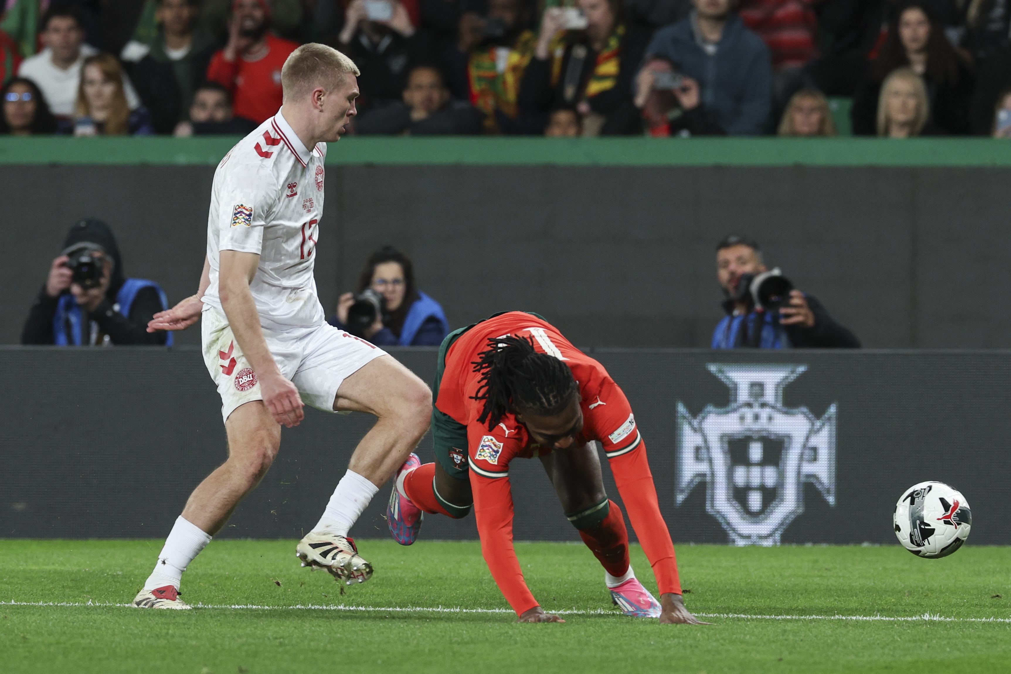 爱游戏中国官网-力挽狂澜!险胜对手,成功晋级半决赛的简单介绍