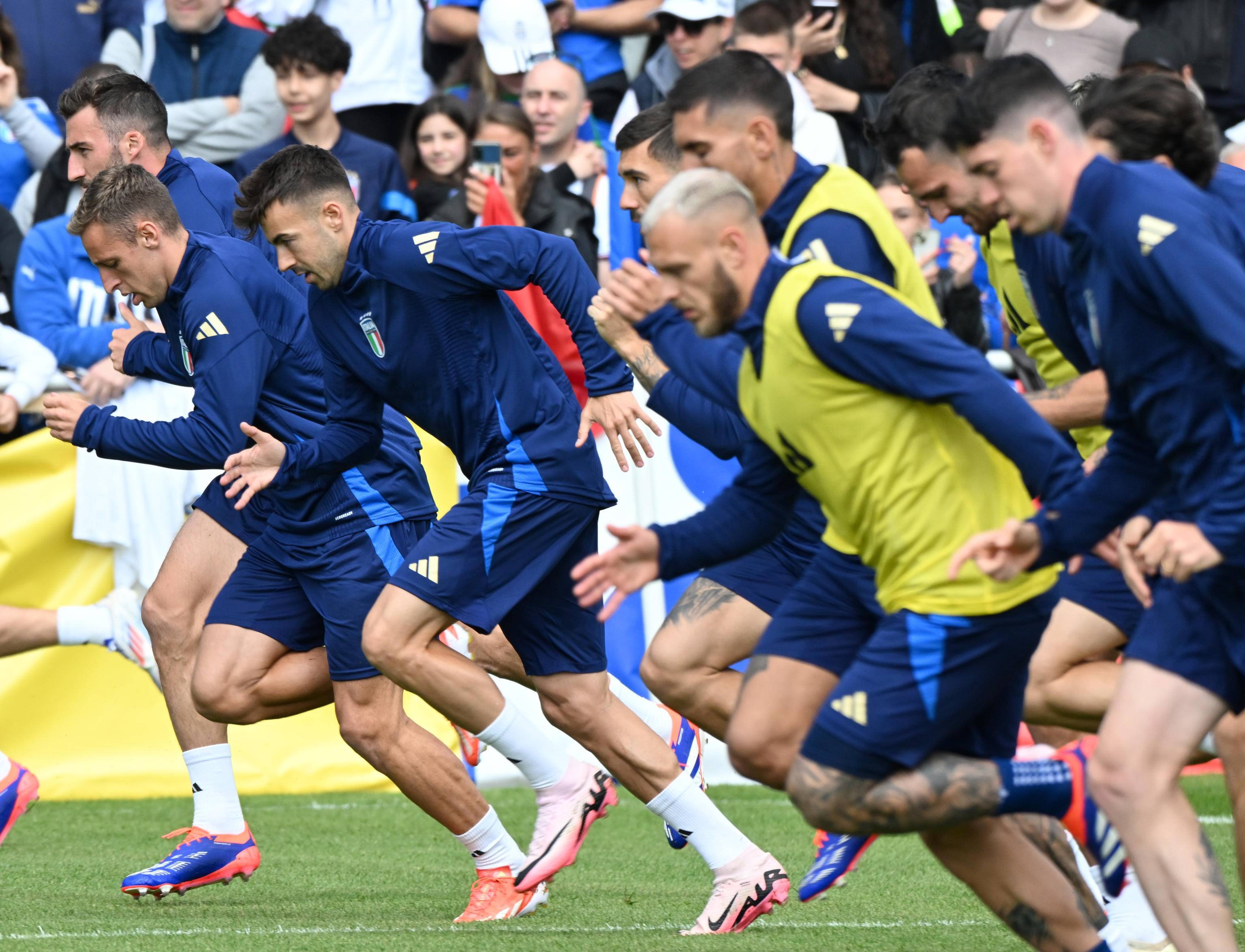 包含欧洲足球国家队备战欧洲杯预选赛的词条 包含欧洲足球国家队备战欧洲杯预选赛的词条