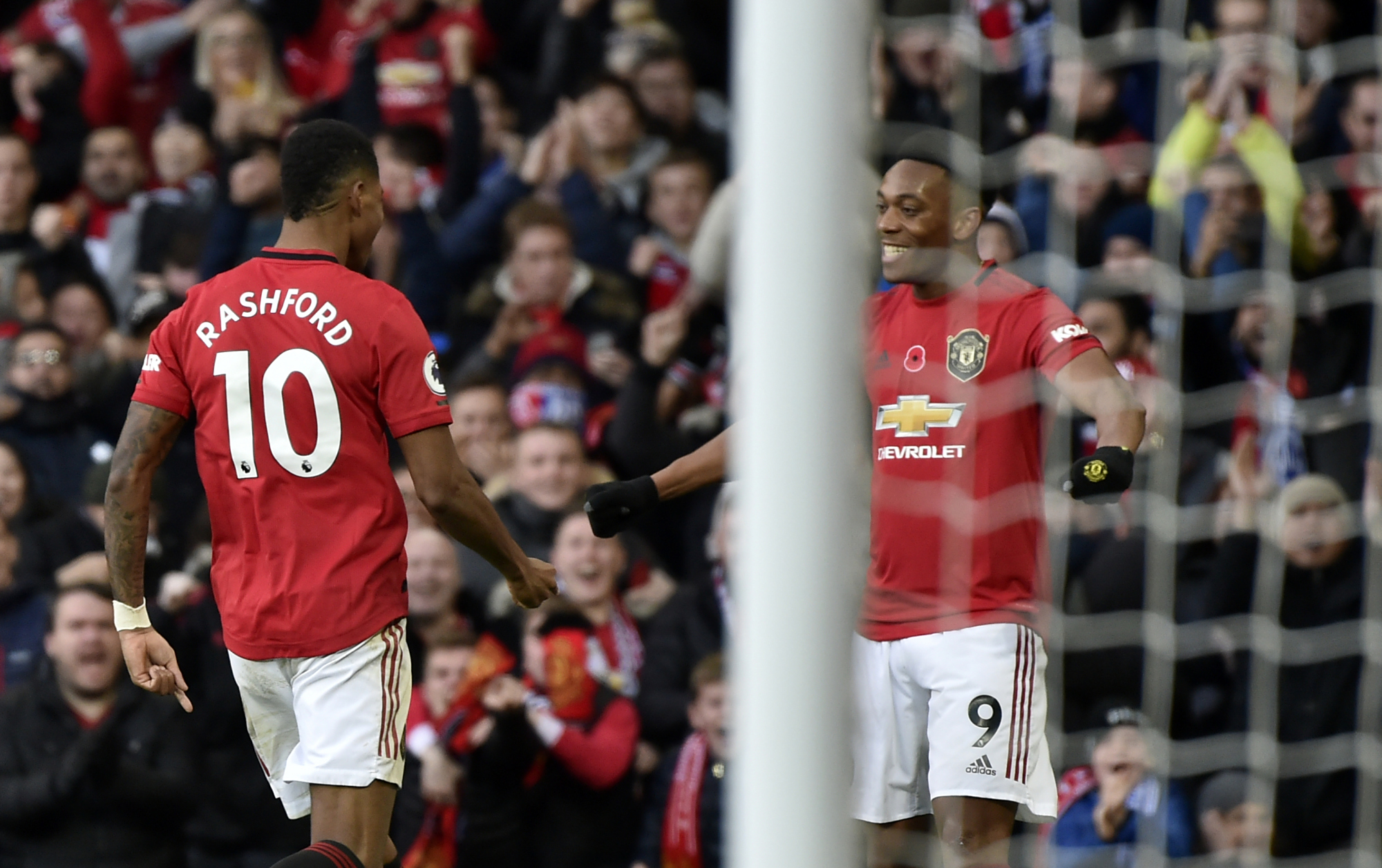 利物浦豪取三分,稳坐榜首位置 利物浦豪取三分,稳坐榜首位置