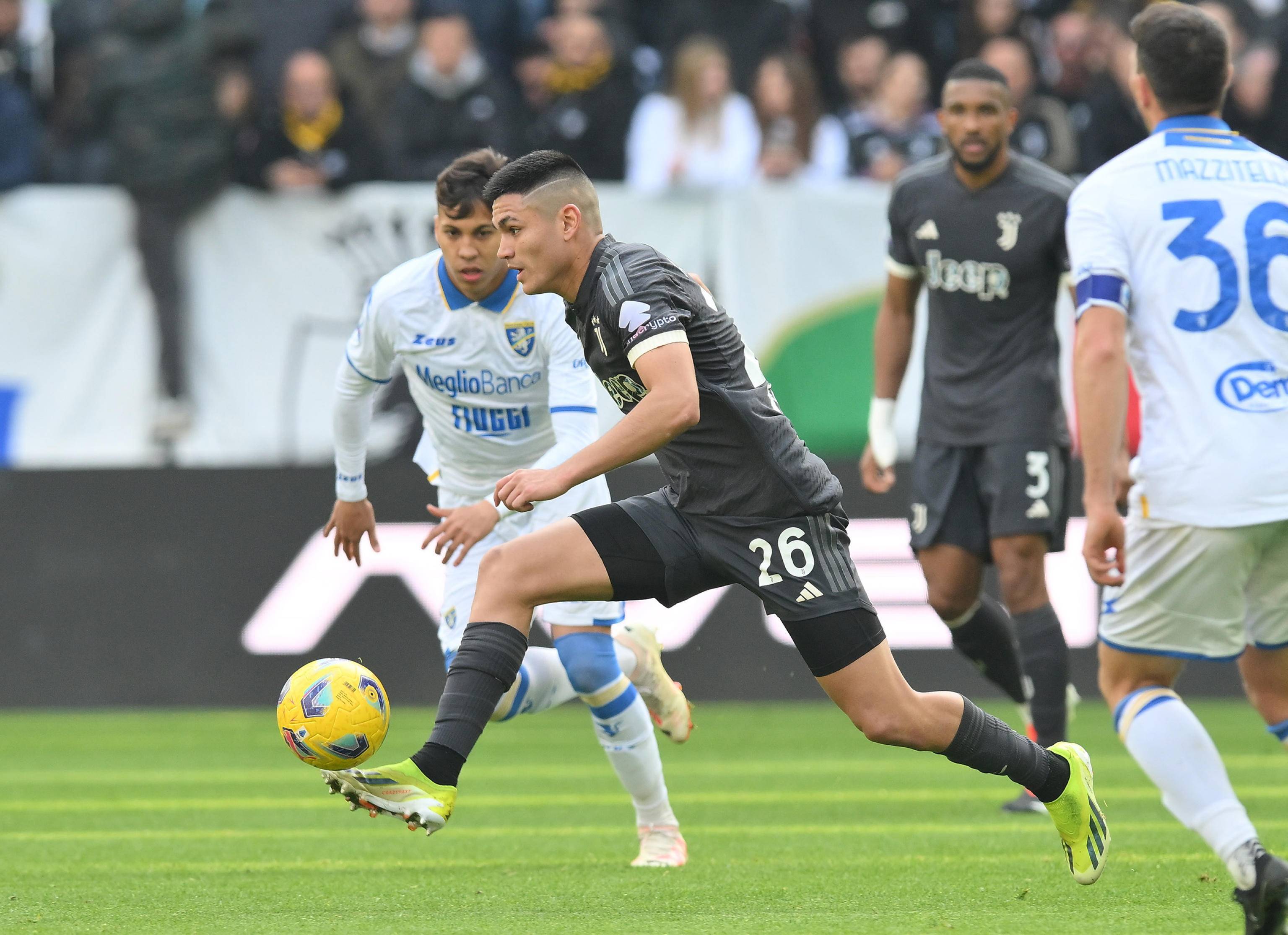 球员卡尔德拉在尤文图斯比赛中表现出色