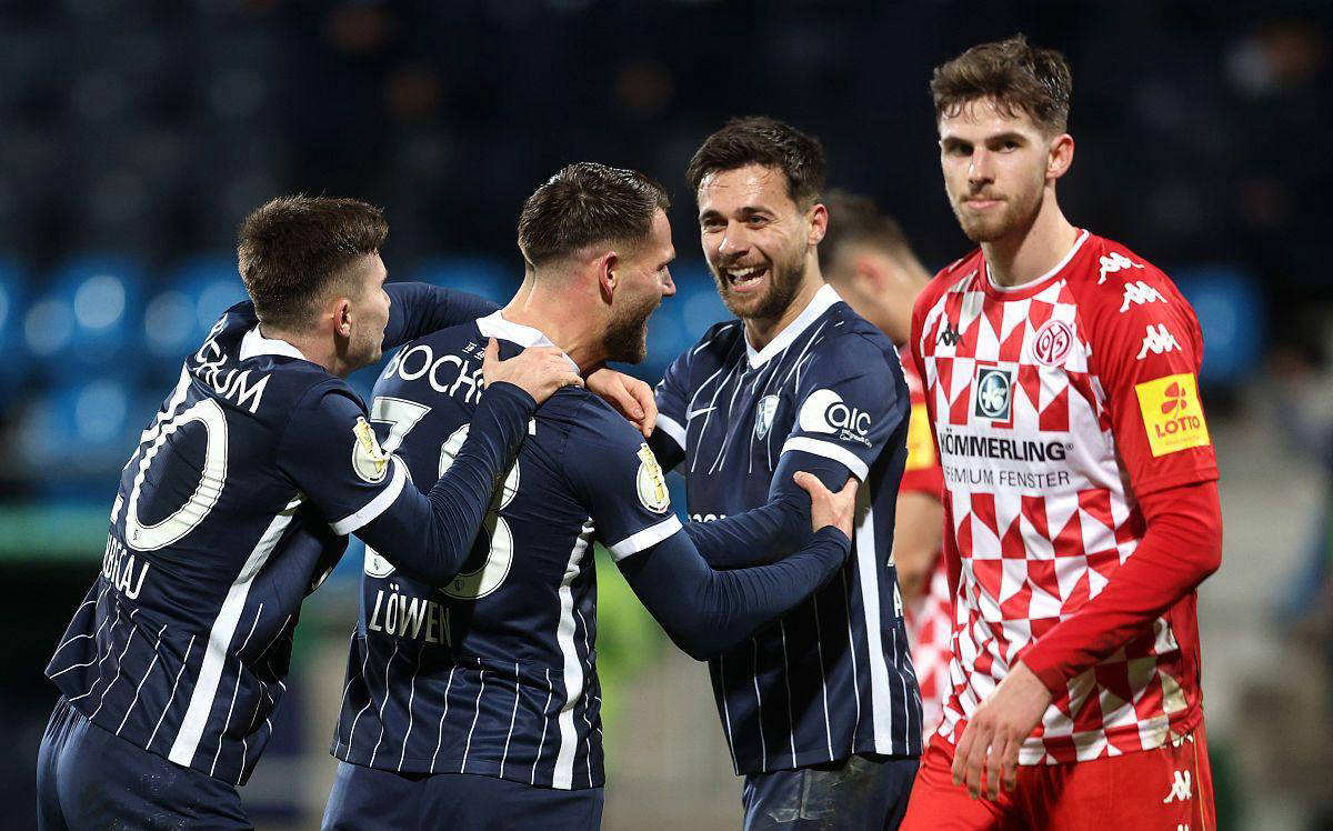 美因茨足球俱乐部在保级战中实现重大突破的简单介绍 美因茨足球俱乐部在保级战中实现重大突破的简单介绍