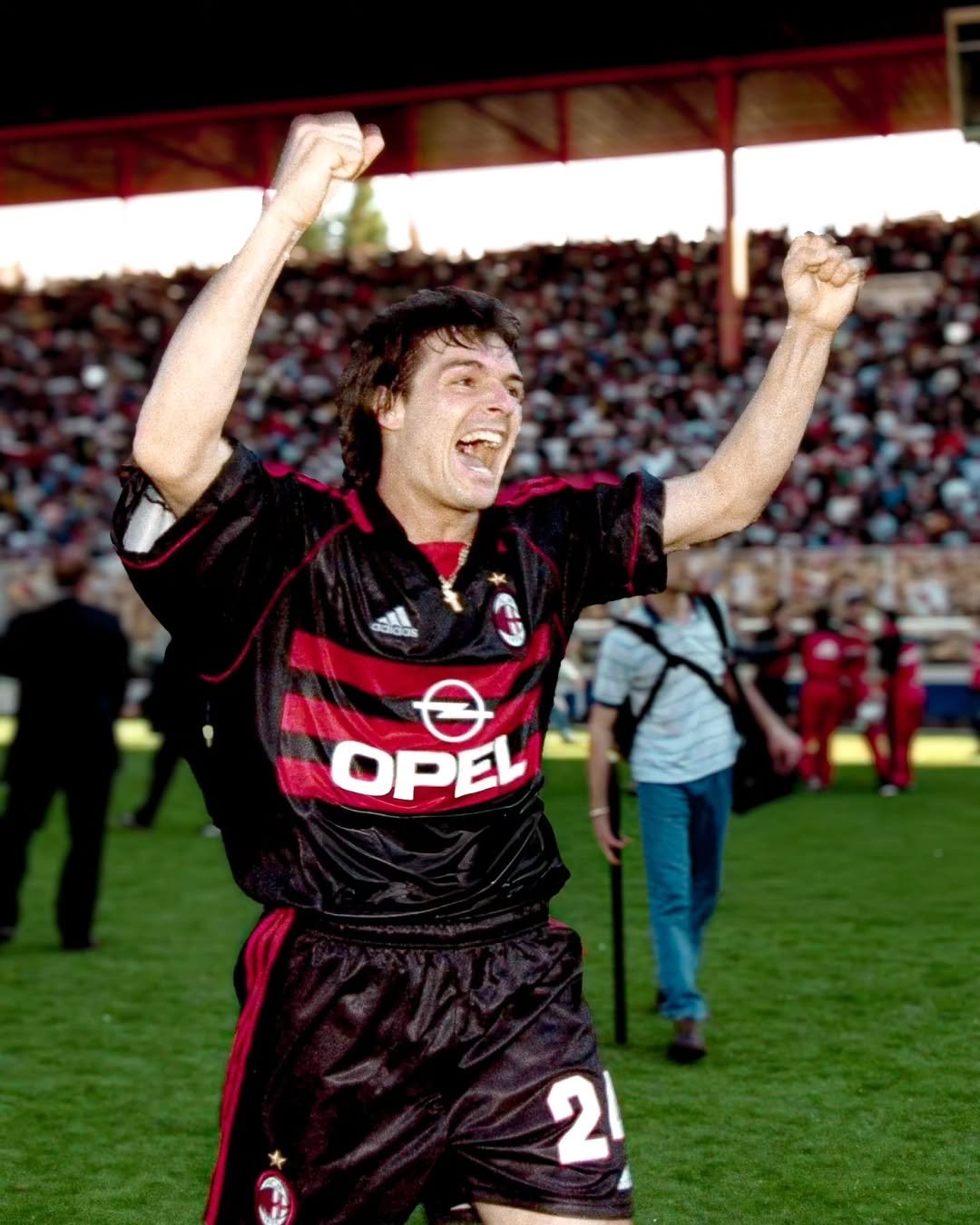 AC米兰球队士气高涨,主帅表扬整体表现 AC米兰球队士气高涨,主帅表扬整体表现