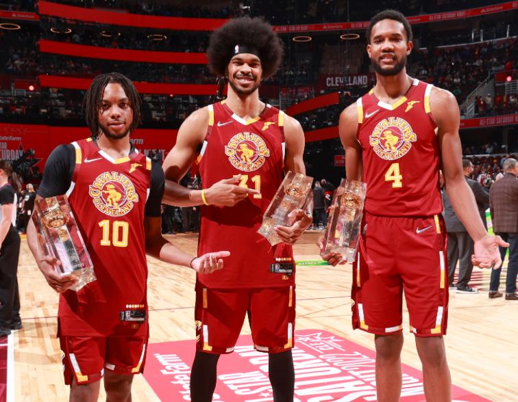 热火高潮不断,继续领跑东部排名 热火高潮不断,继续领跑东部排名