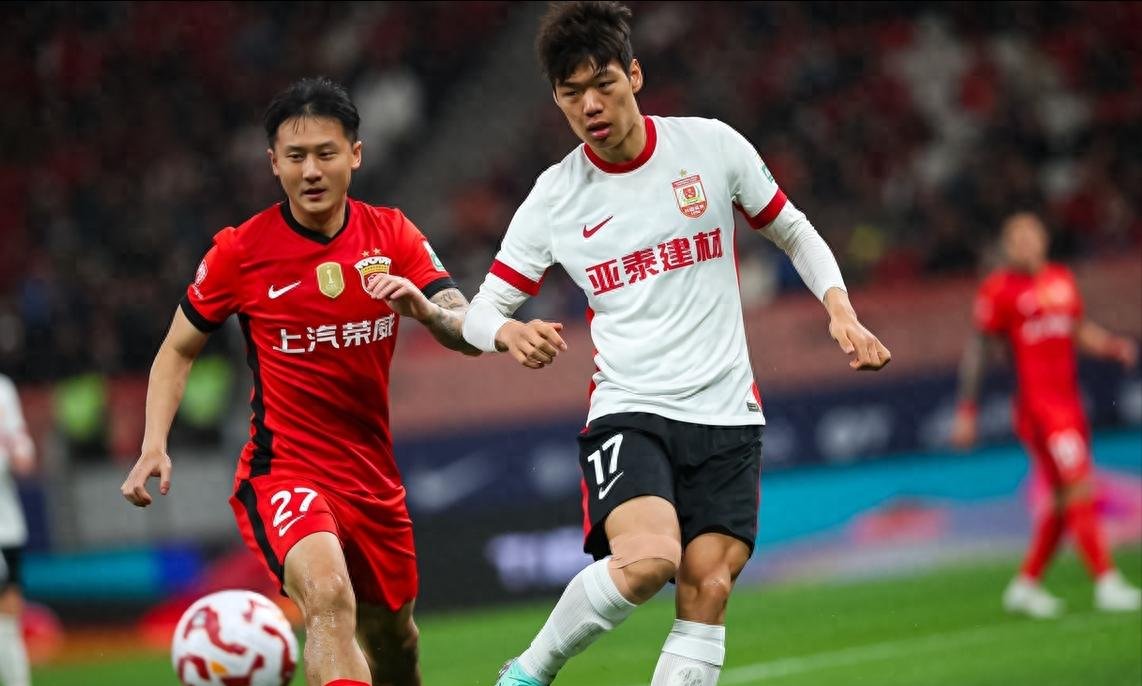 上海队在比赛结束后取得胜利,士气高涨的简单介绍 上海队在比赛结束后取得胜利,士气高涨的简单介绍