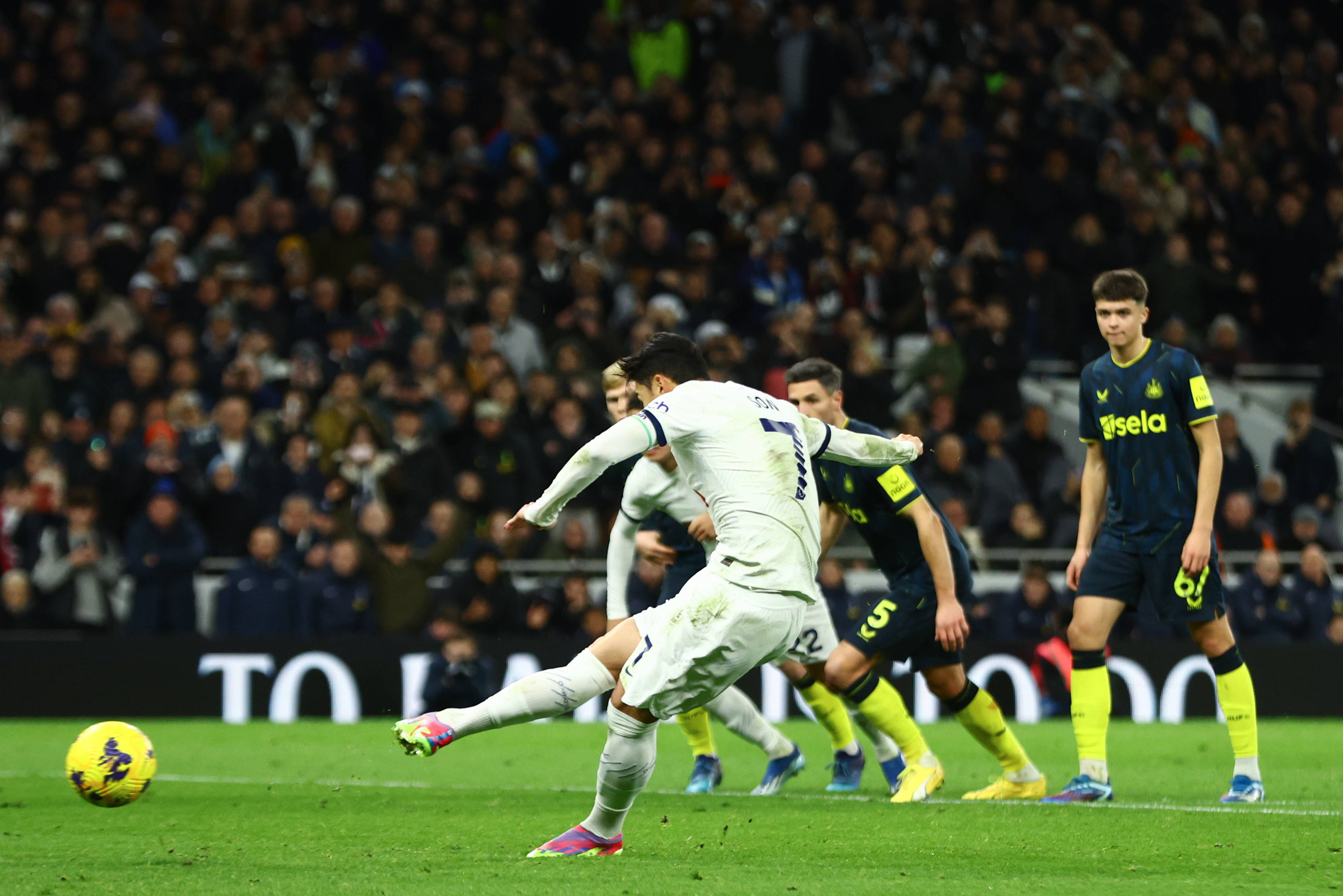 关于阿森纳主场击败热刺西甲争冠之路再添一城的信息 关于阿森纳主场击败热刺西甲争冠之路再添一城的信息