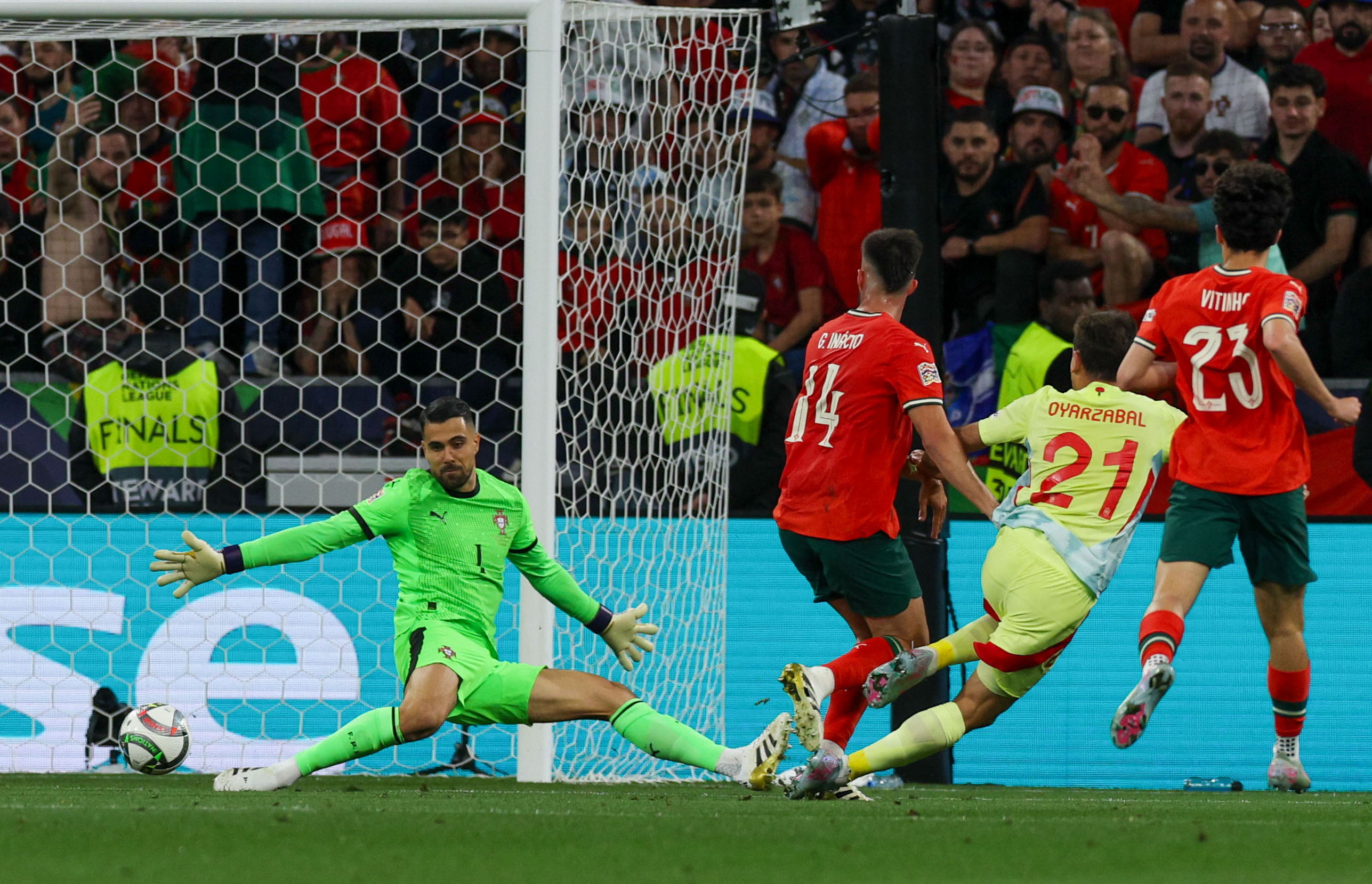 爱游戏登录入口-葡萄牙队在友谊赛中赢得胜利