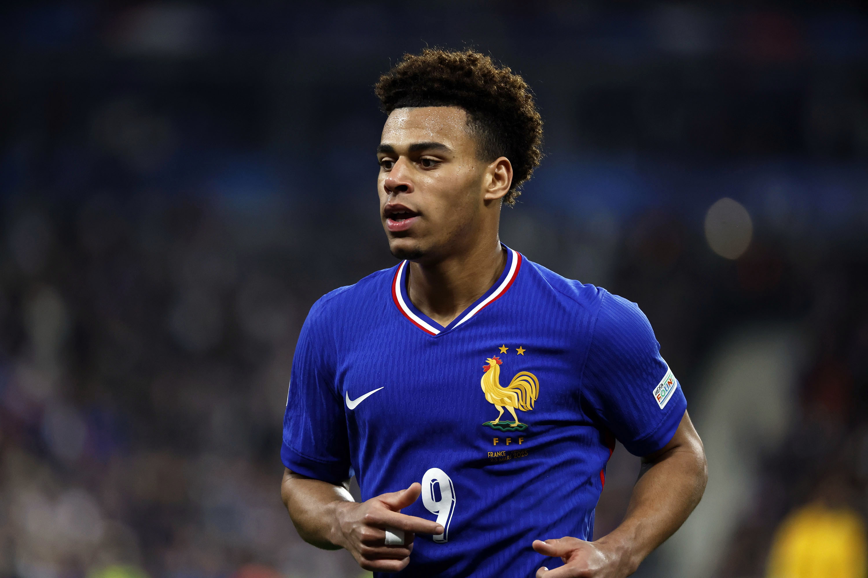 包含法国球队惊艳表演，赢得欧国联半决赛胜利的词条