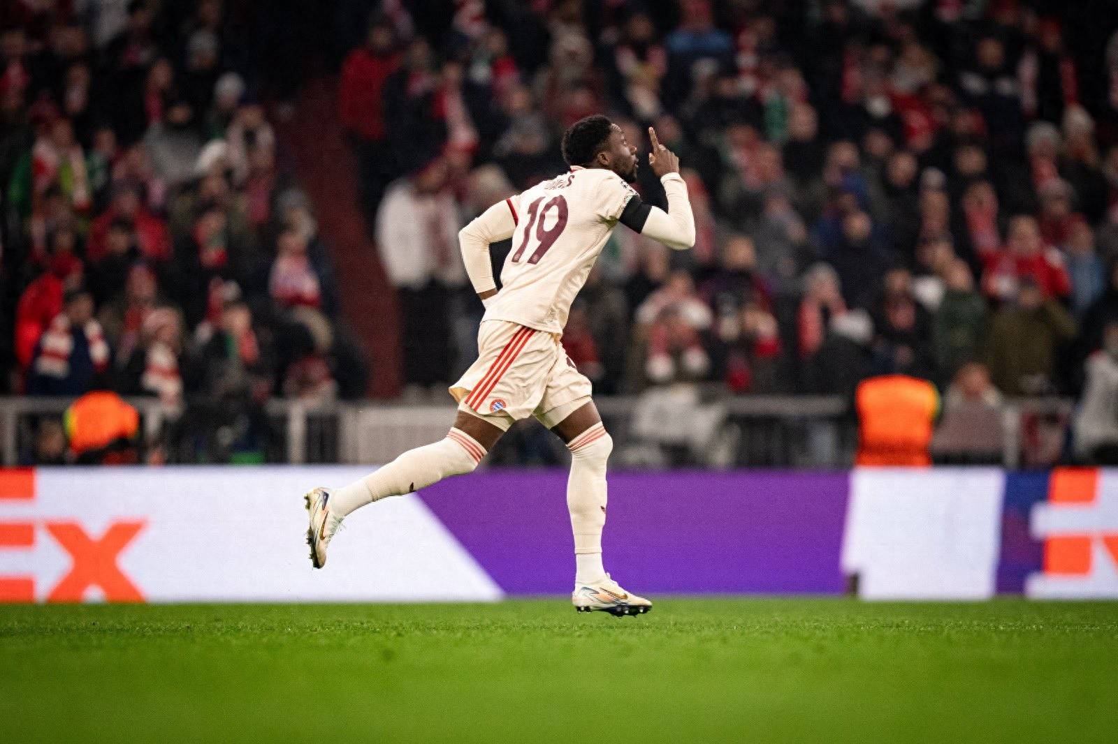 爱游戏培训-罗马逆转惊险晋级欧冠半决赛