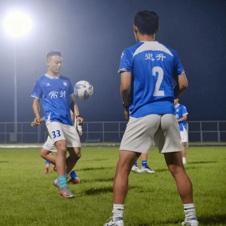 爱游戏视频-中场核心恢复训练，备战重要比赛