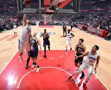 快船主场上演逆转大战 快船主场上演逆转大战