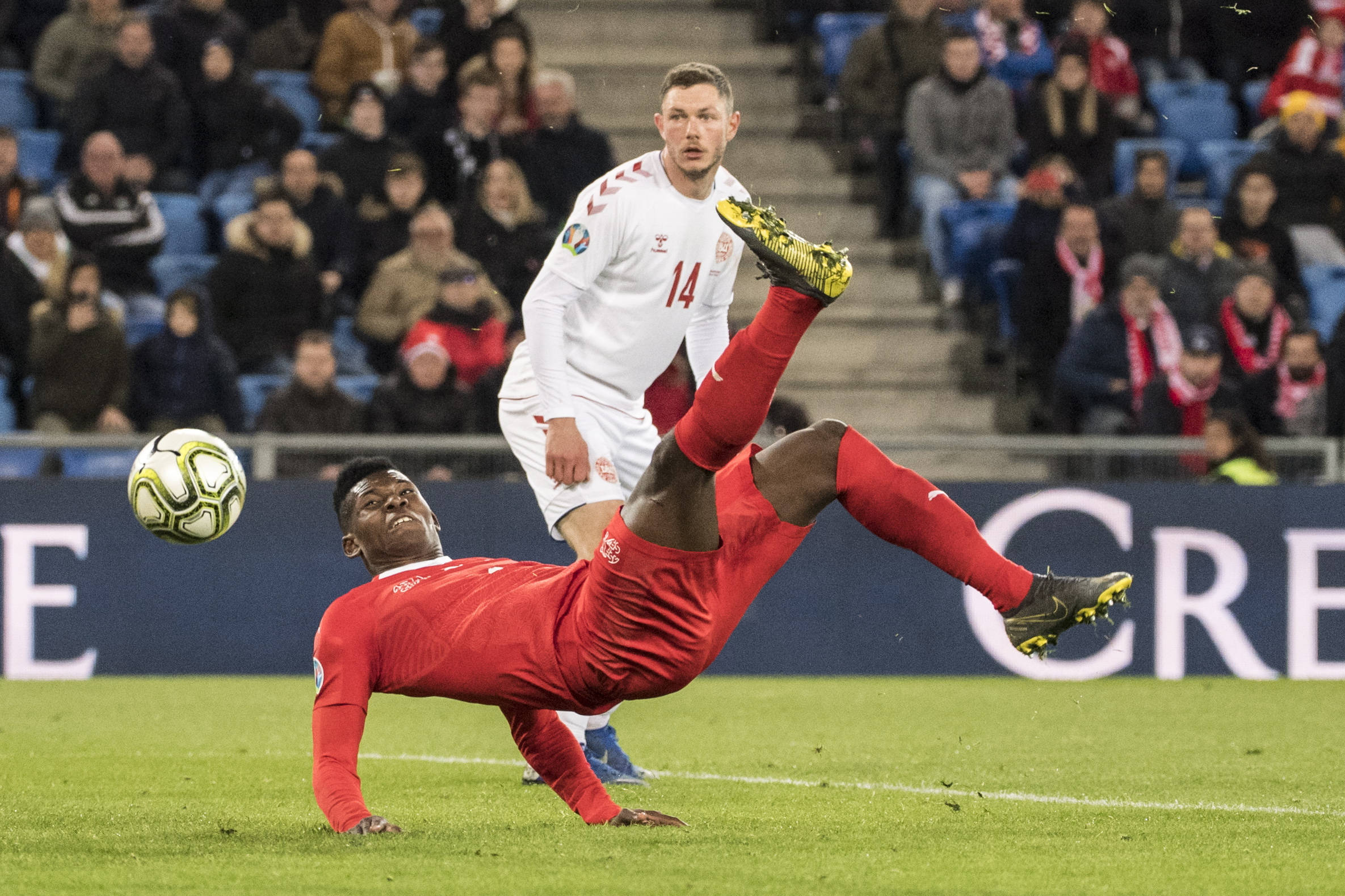 爱游戏app下载地址-瑞士险胜土耳其，小组第三出线