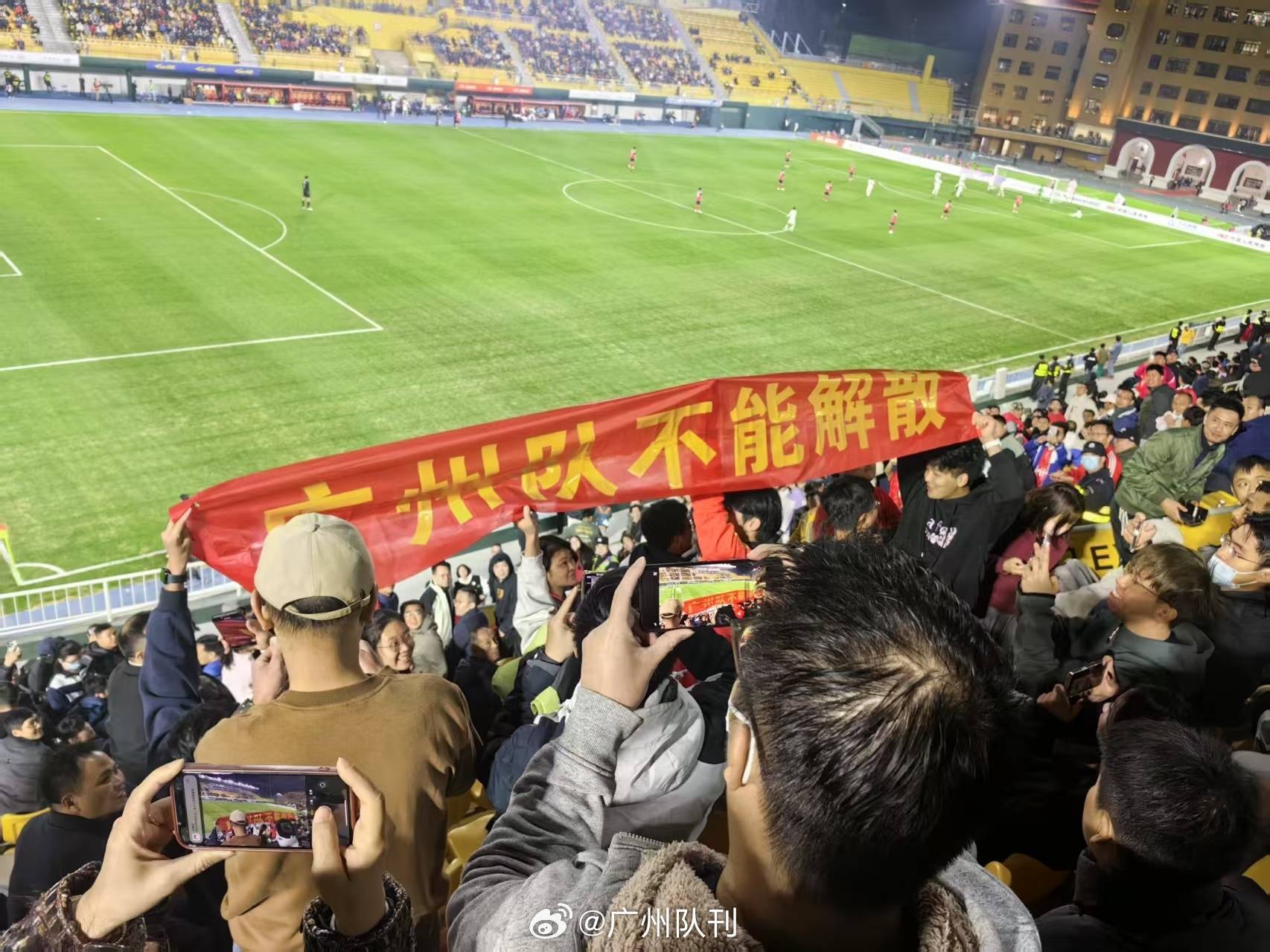 广州男篮客场告捷,击败重庆队 广州男篮客场告捷,击败重庆队