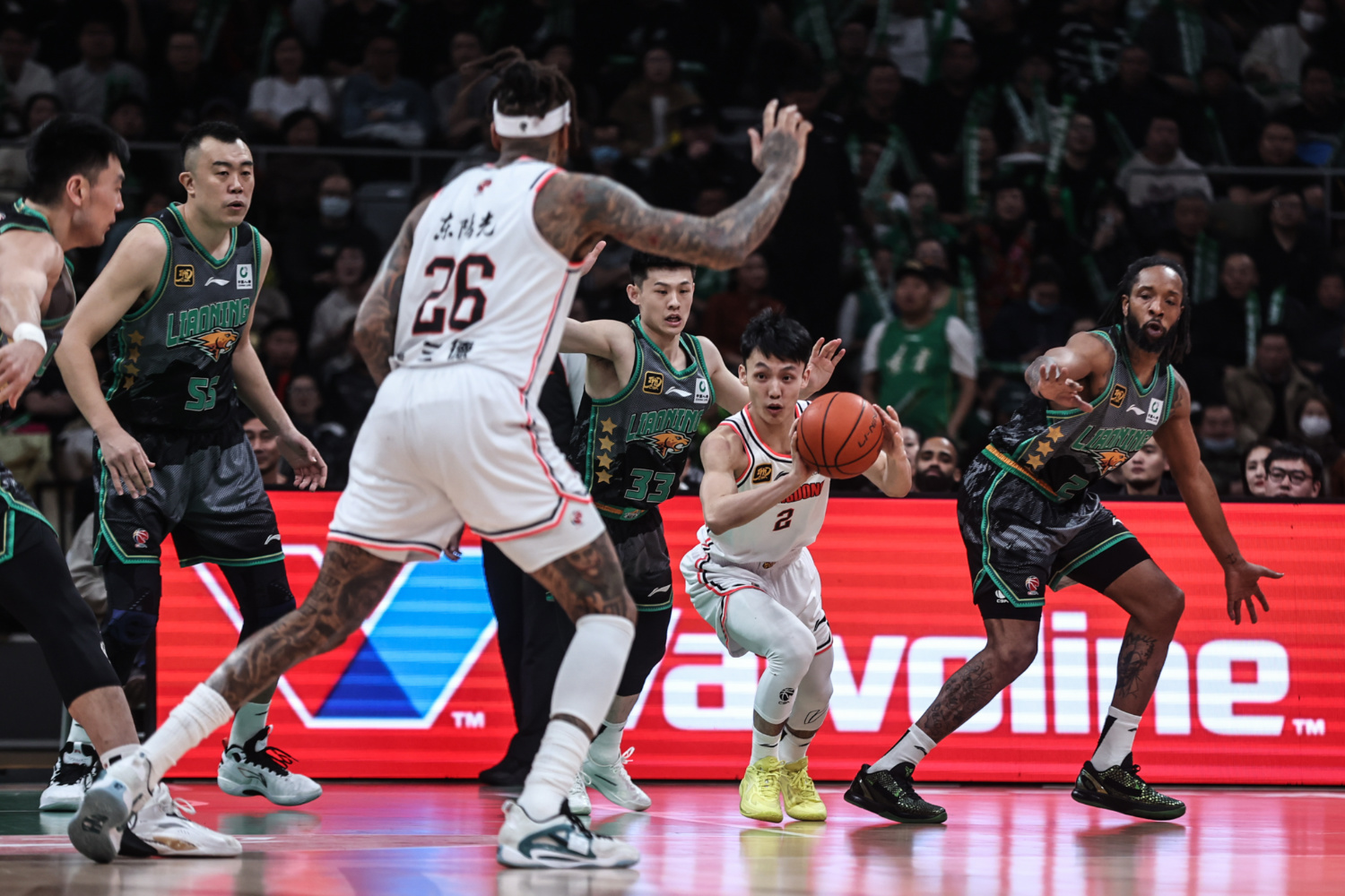 爱游戏竞技-东部赛区强队遭遇困境,球员训练加强备战的简单介绍