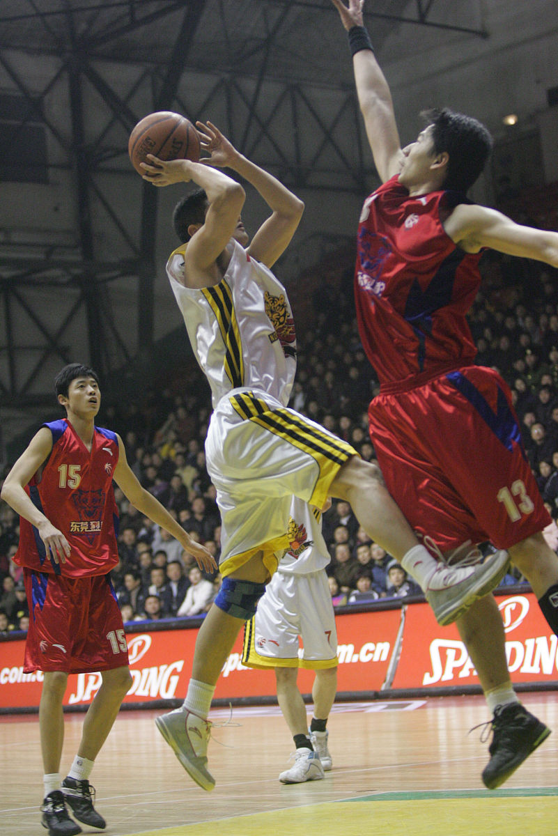 新疆男篮实力不减,多场胜利斩获信心 新疆男篮实力不减,多场胜利斩获信心