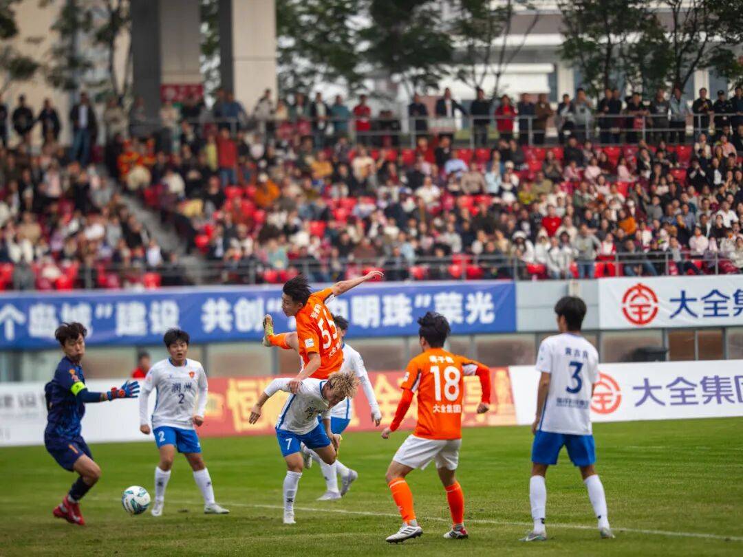 爱游戏链接-热门球队实力碰撞,赛场上的精彩瞬间