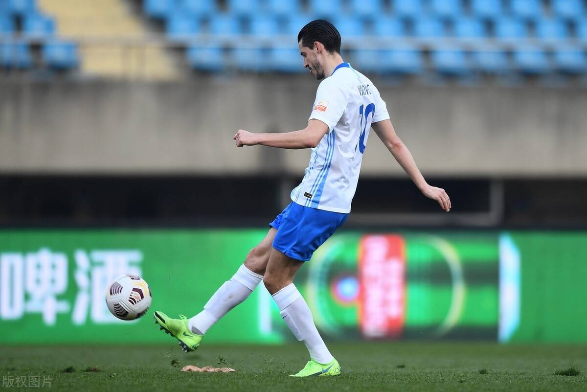 爱游戏网站-包含圣埃蒂安新援表现抢眼，球队整体实力有望提升的词条