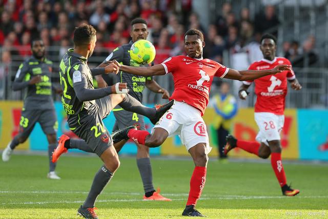 爱游戏登录入口-里尔不敌尼斯,遭遇连败危机的简单介绍